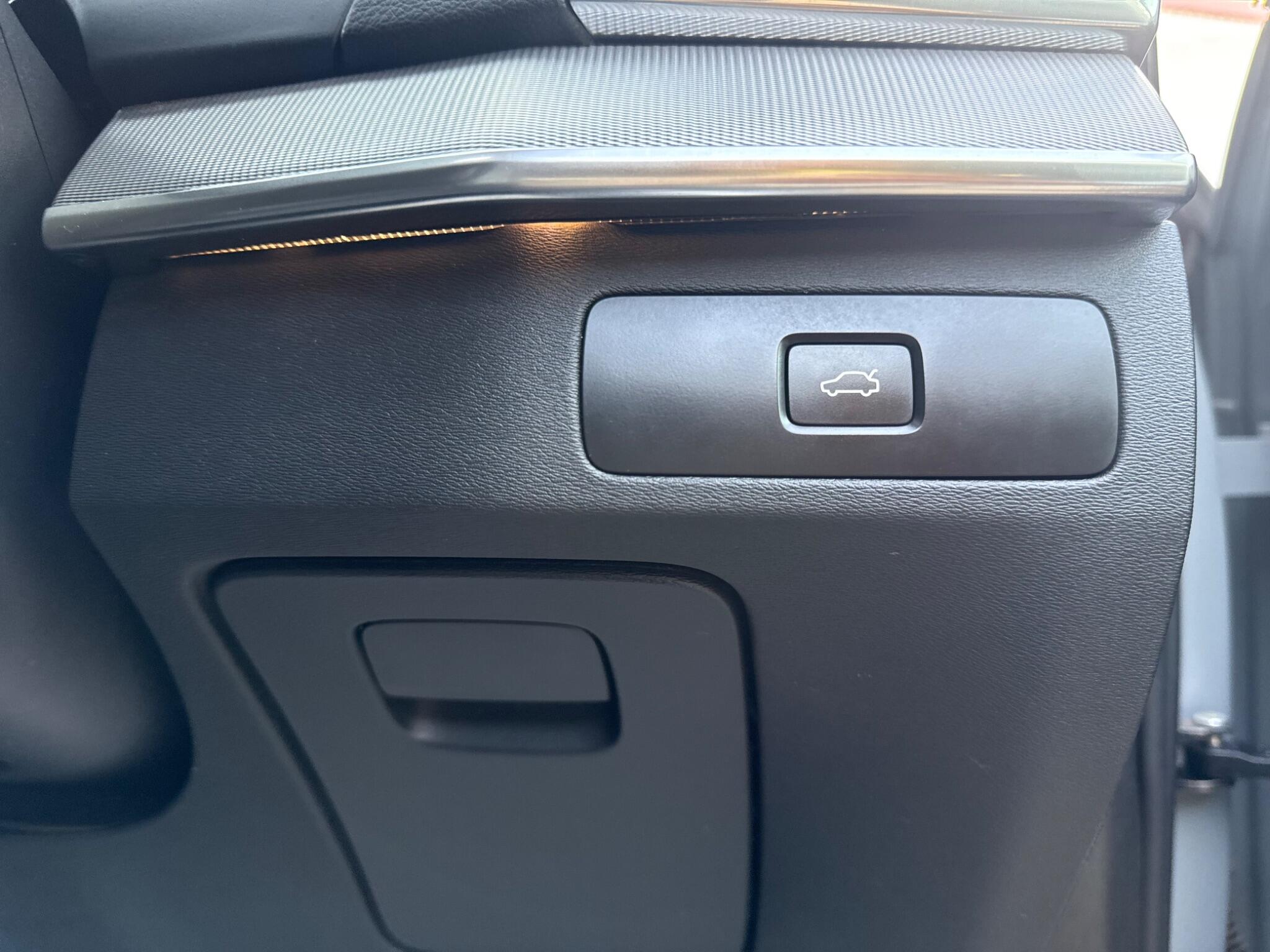 Volvo XC90 view 19