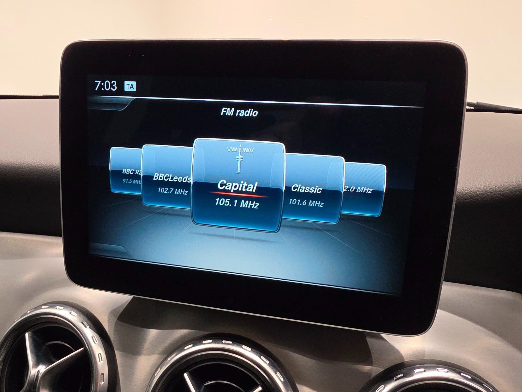 Mercedes-Benz GLA view 72