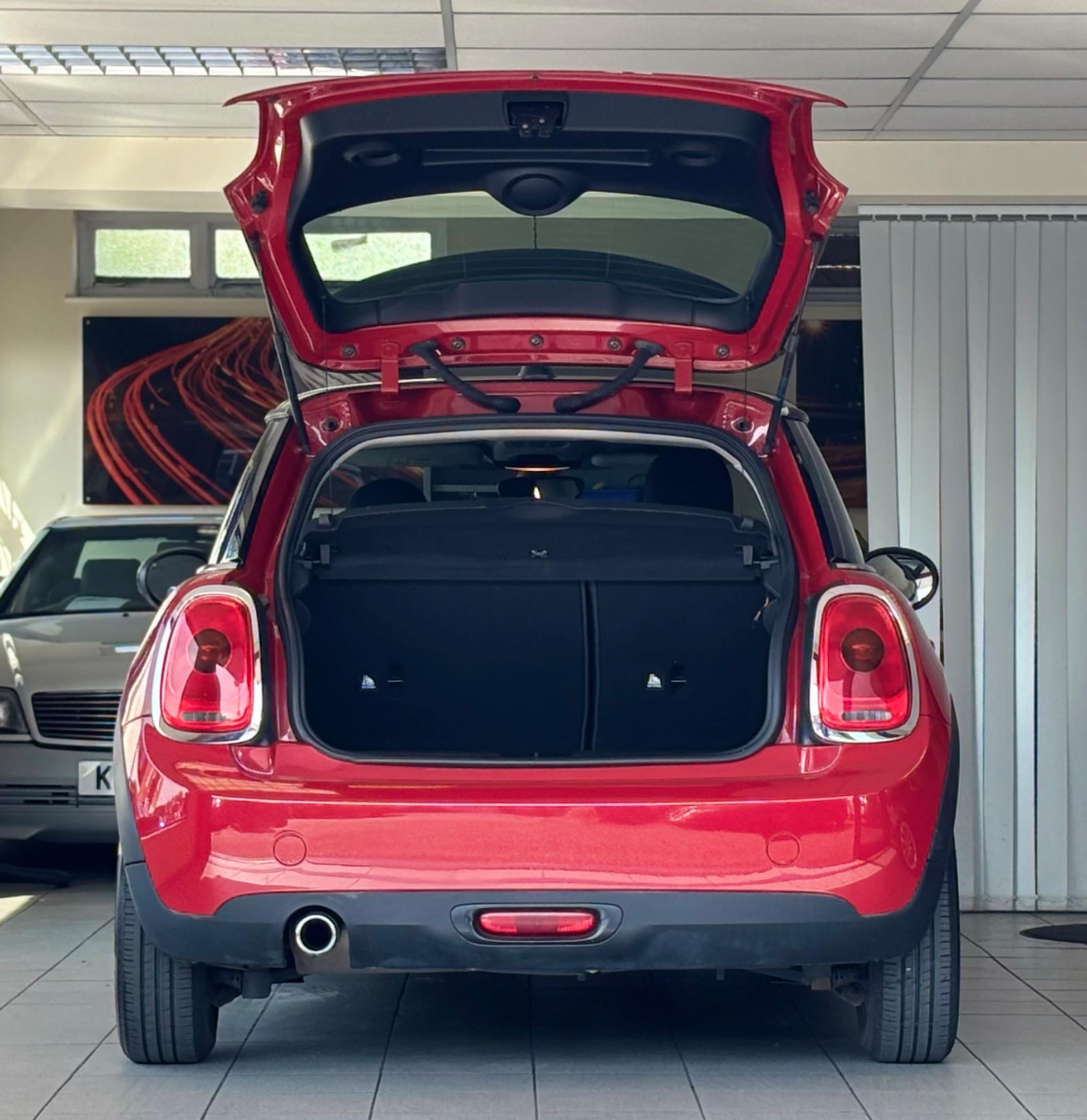 Mini Hatch view 28