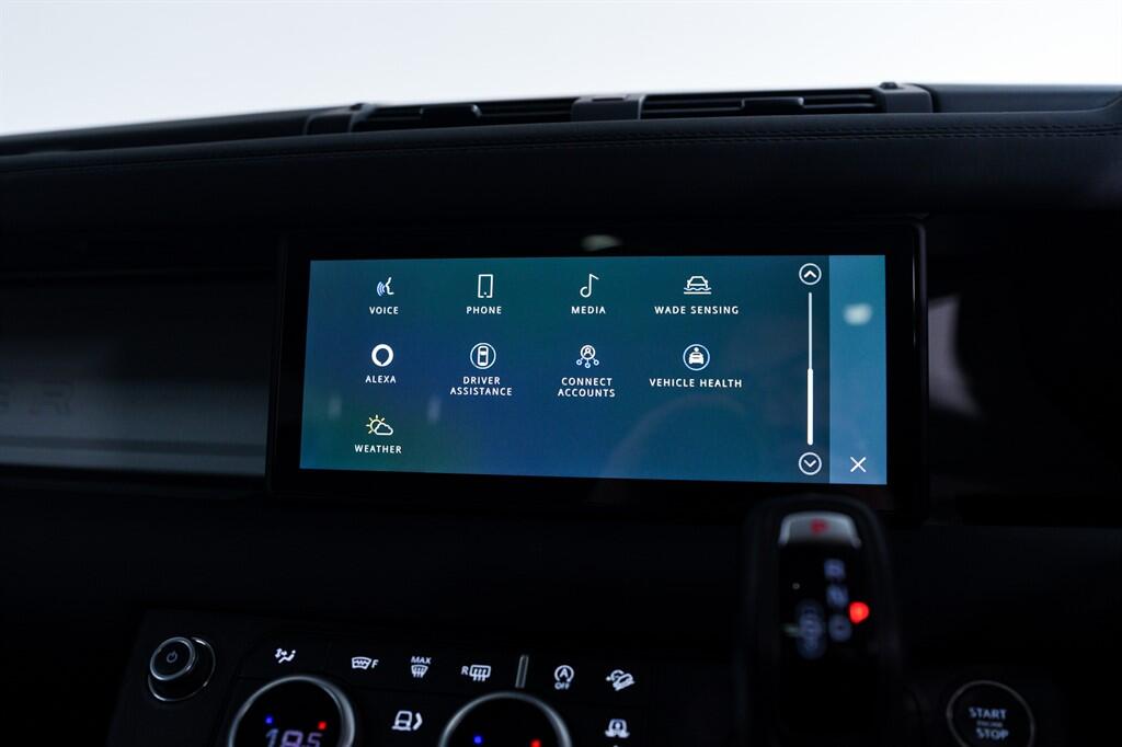 Land Rover Defender view 25