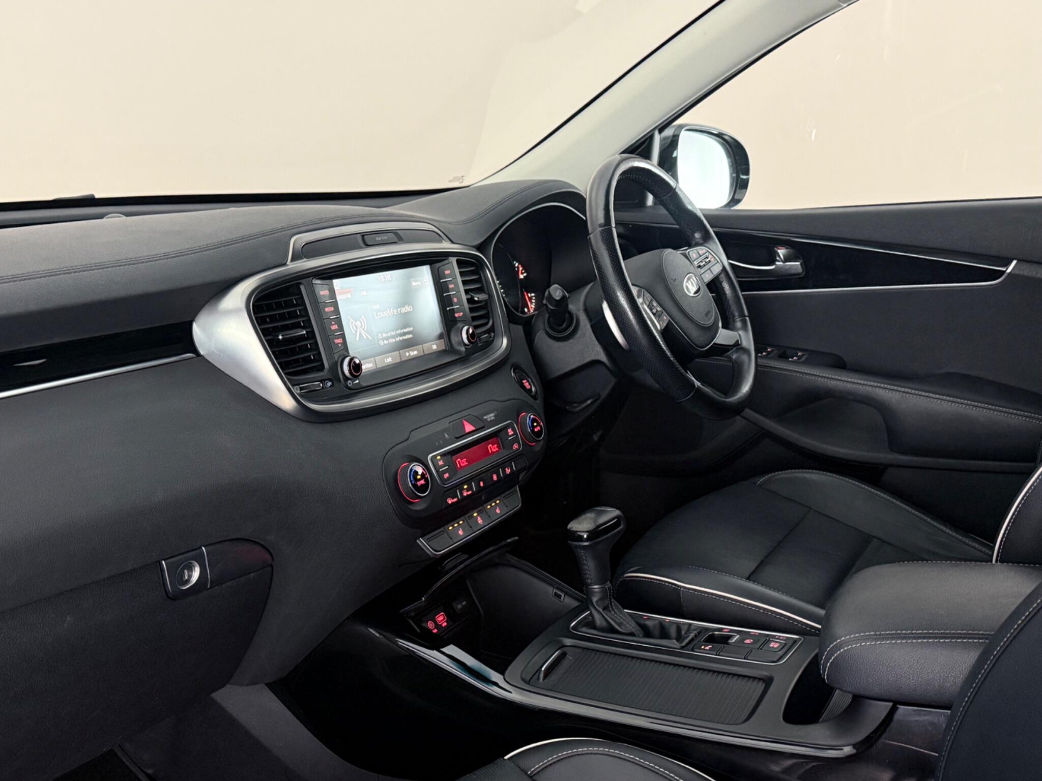 Kia Sorento view 4
