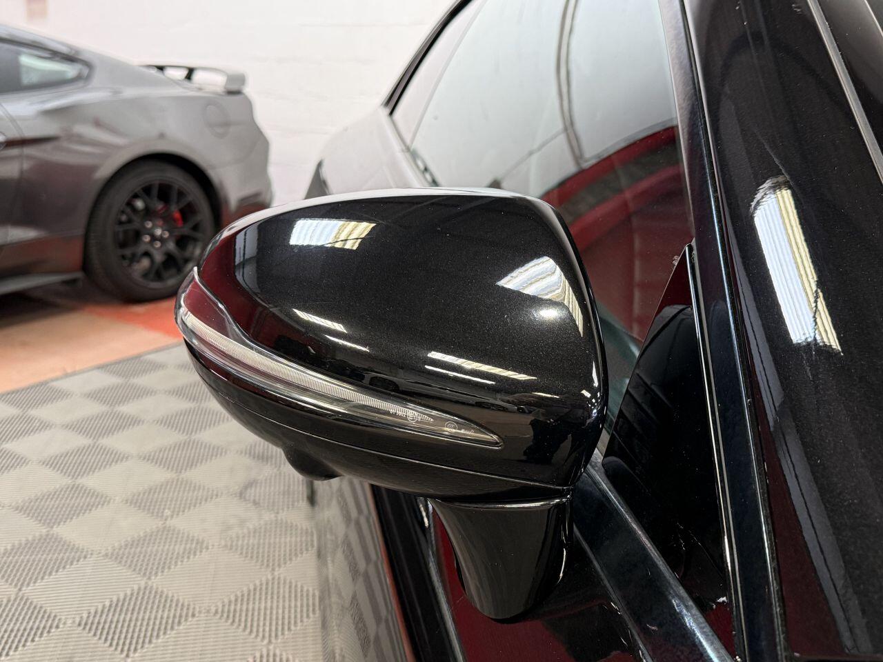 Mercedes-Benz E Class view 24