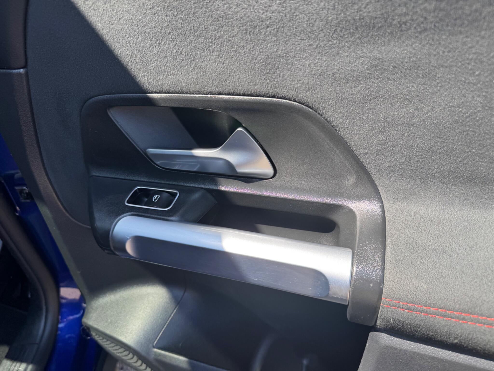 Mercedes-Benz GLB view 54