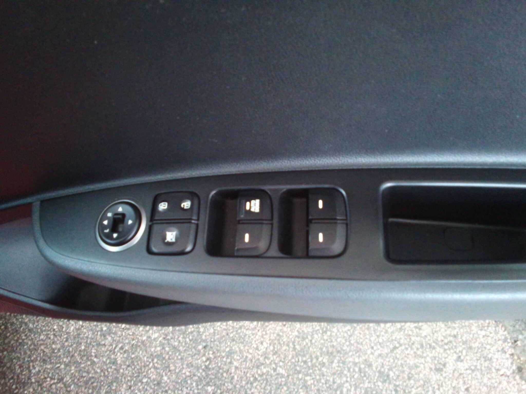 2020 Hyundai i10 1.0 Play Euro 6 5dr • 30,145 miles image 28