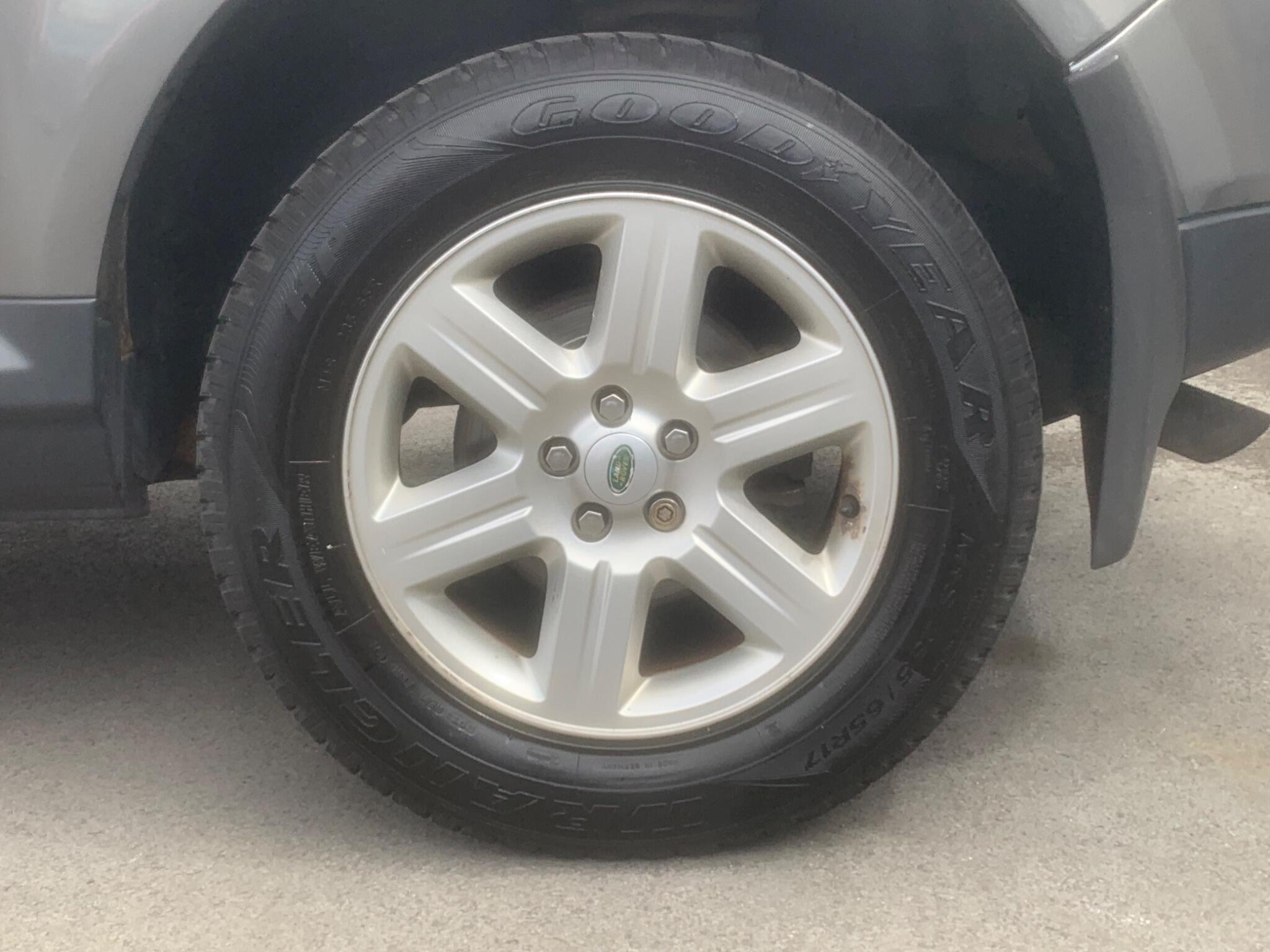 Land Rover Freelander 2 view 10