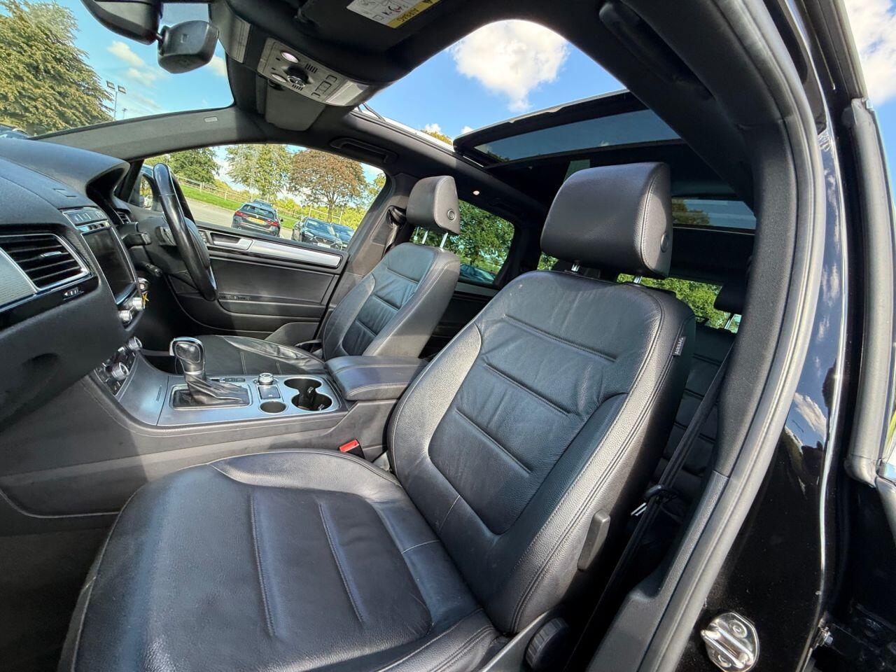 Volkswagen Touareg view 15