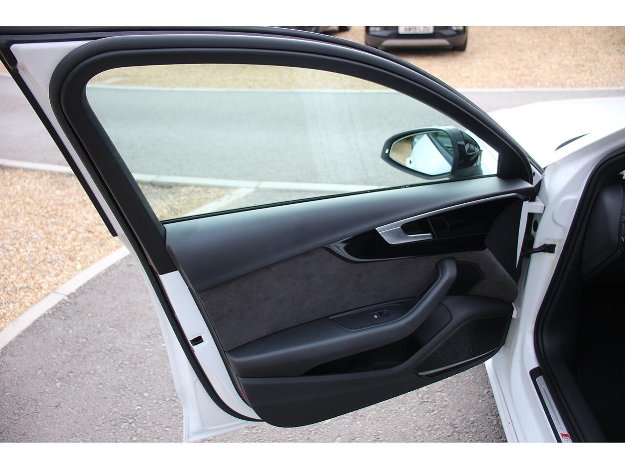 Audi A4 view 43
