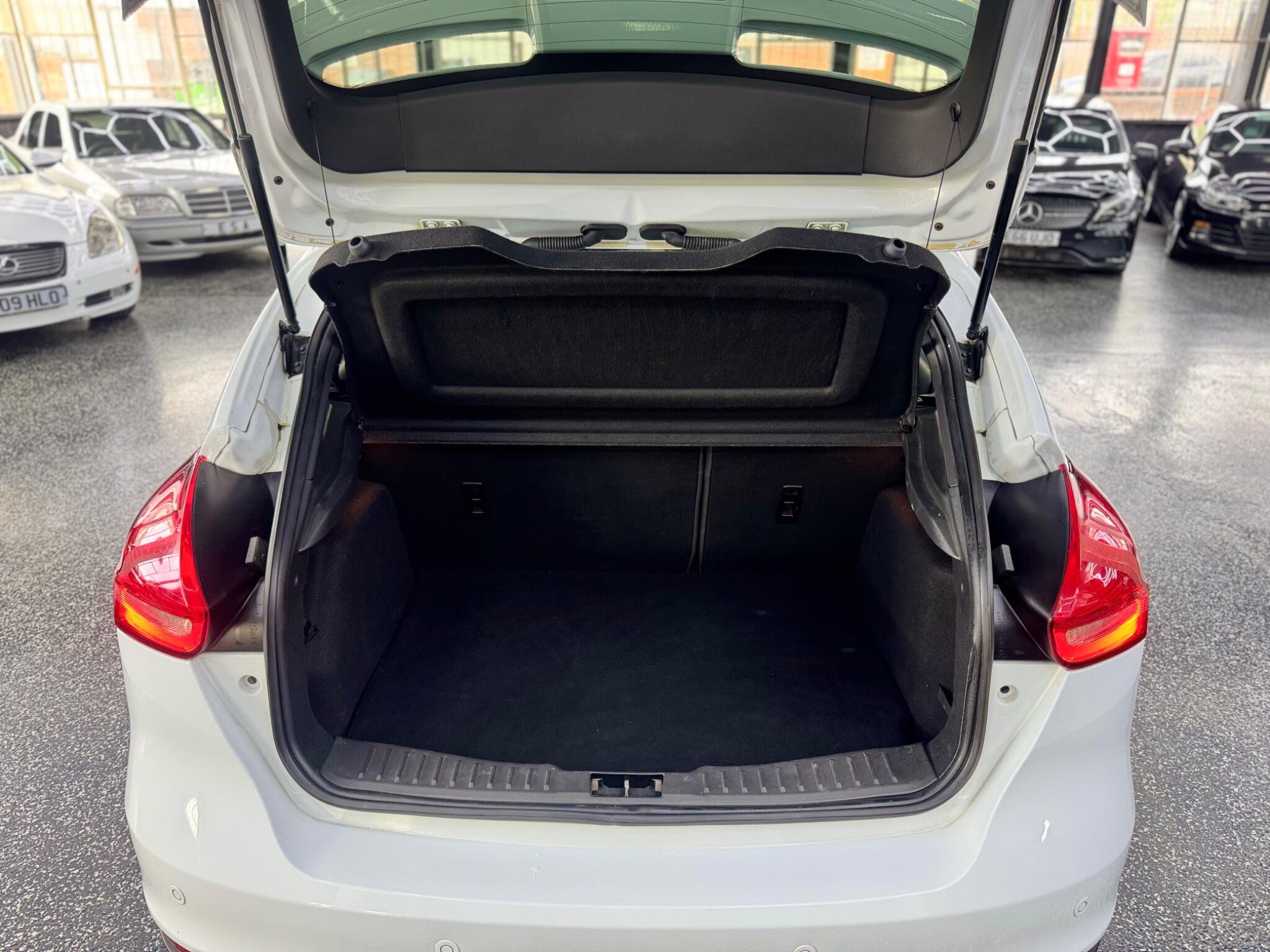Ford Focus view 30