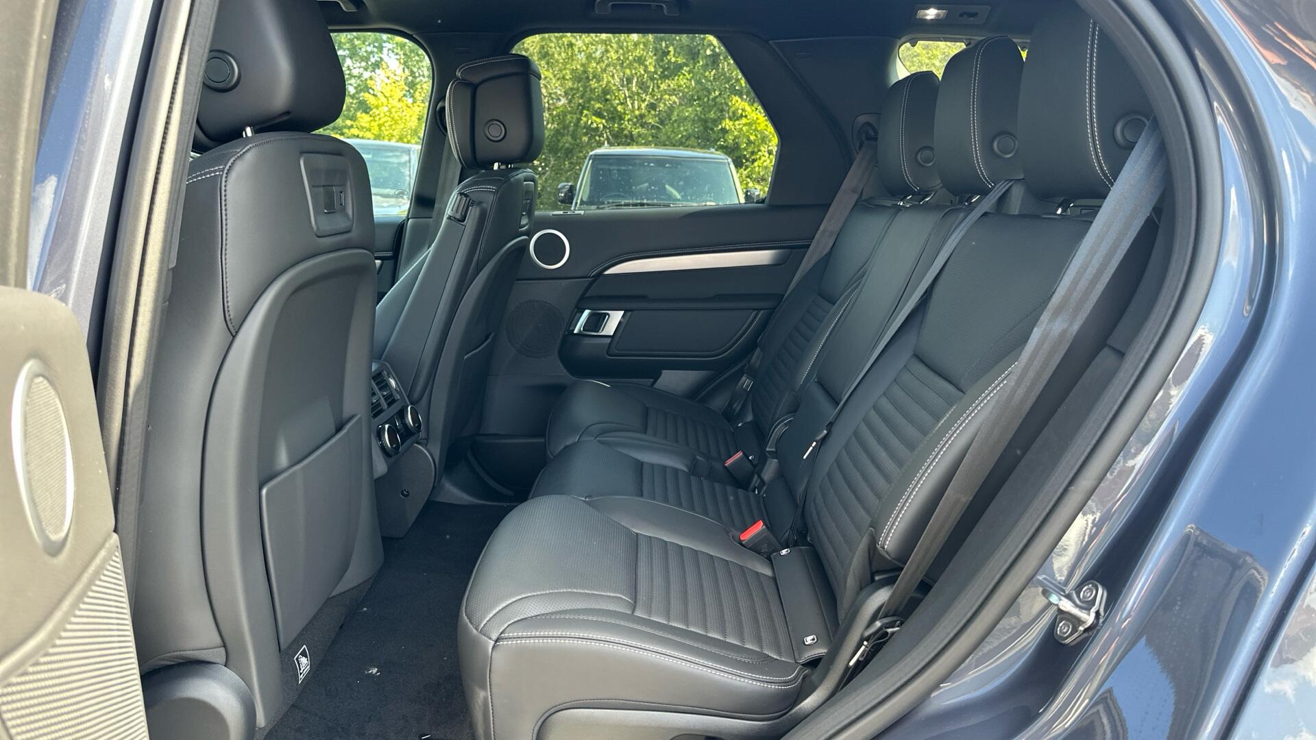 Land Rover Discovery view 27