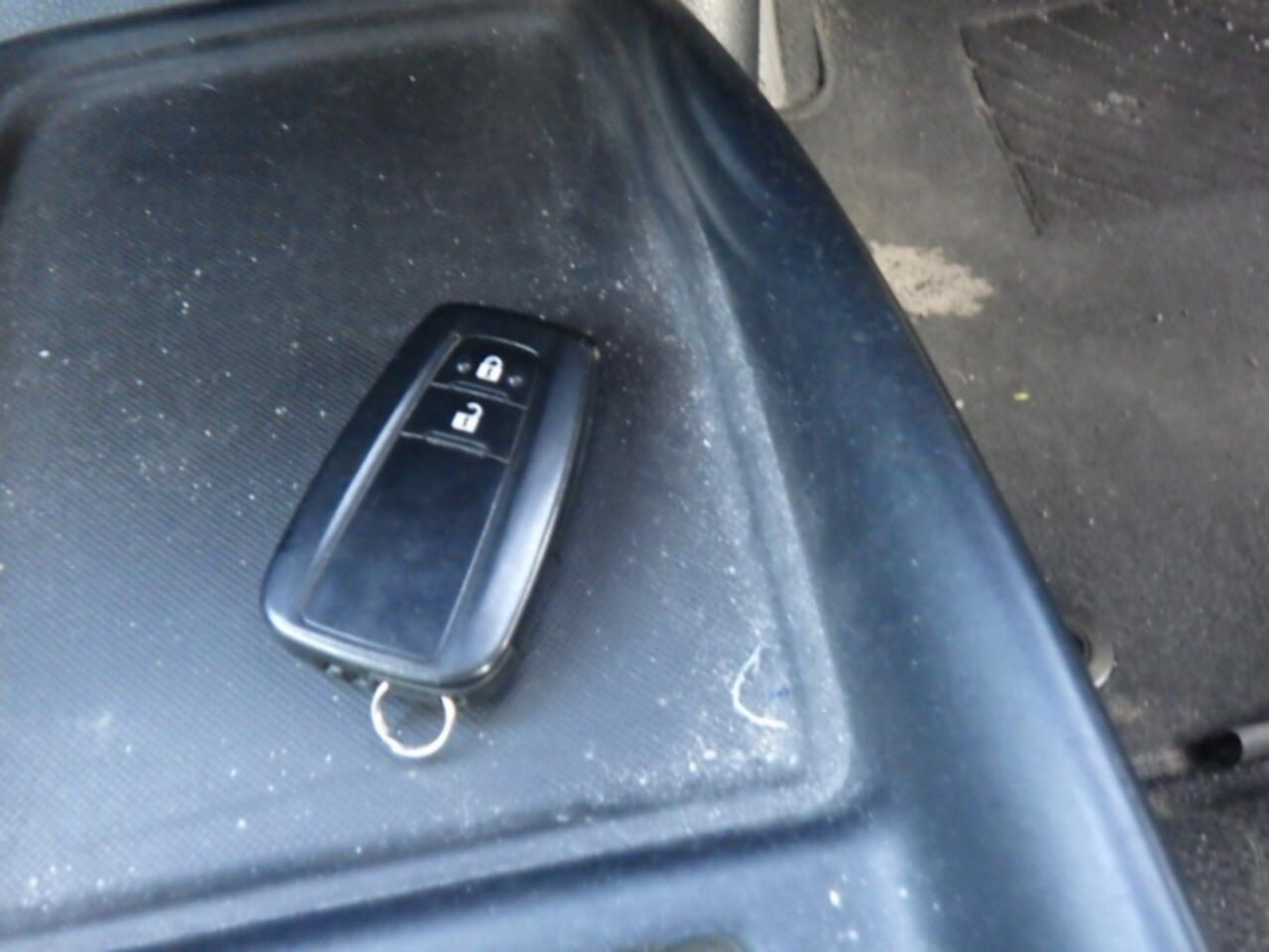 Toyota Prius view 11