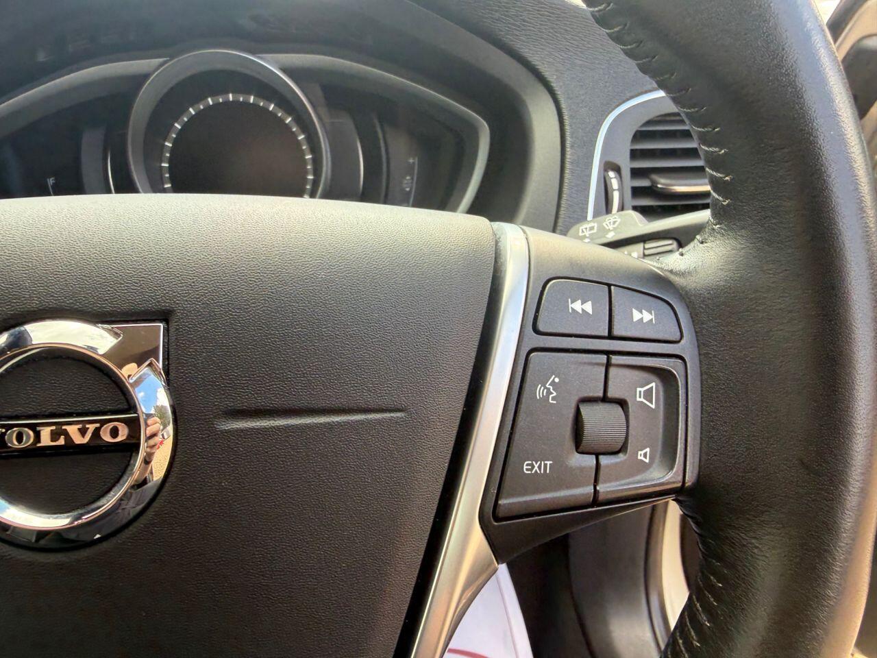 Volvo V40 Cross Country view 19
