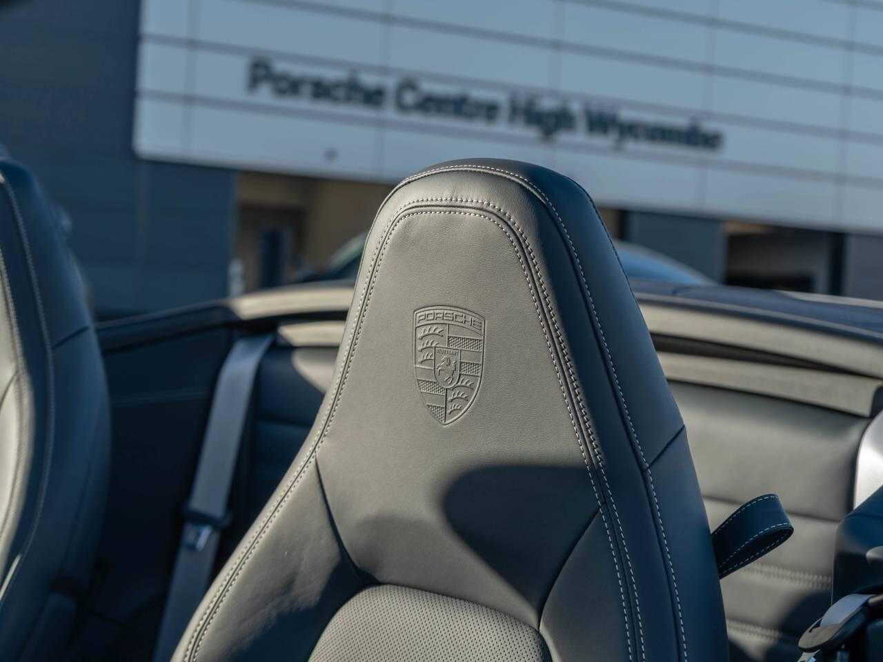 Porsche 911 view 35