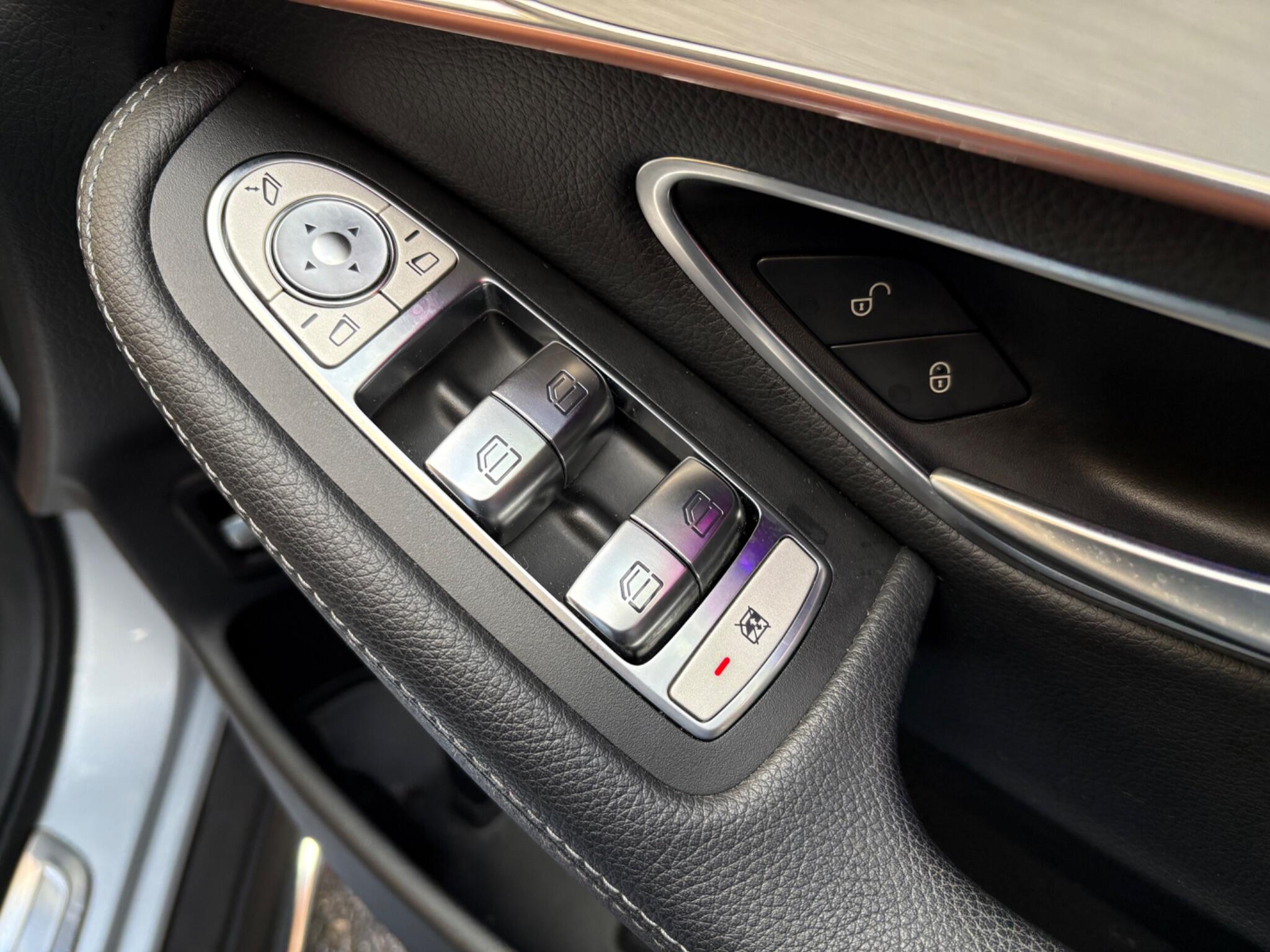 Mercedes-Benz EQC view 14