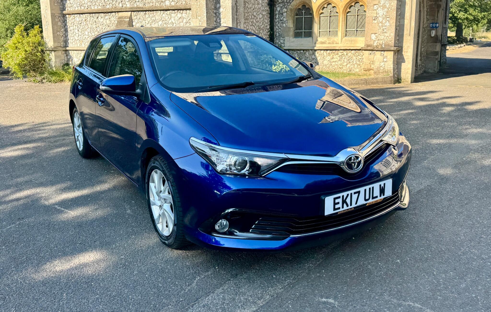 Toyota Auris view 5