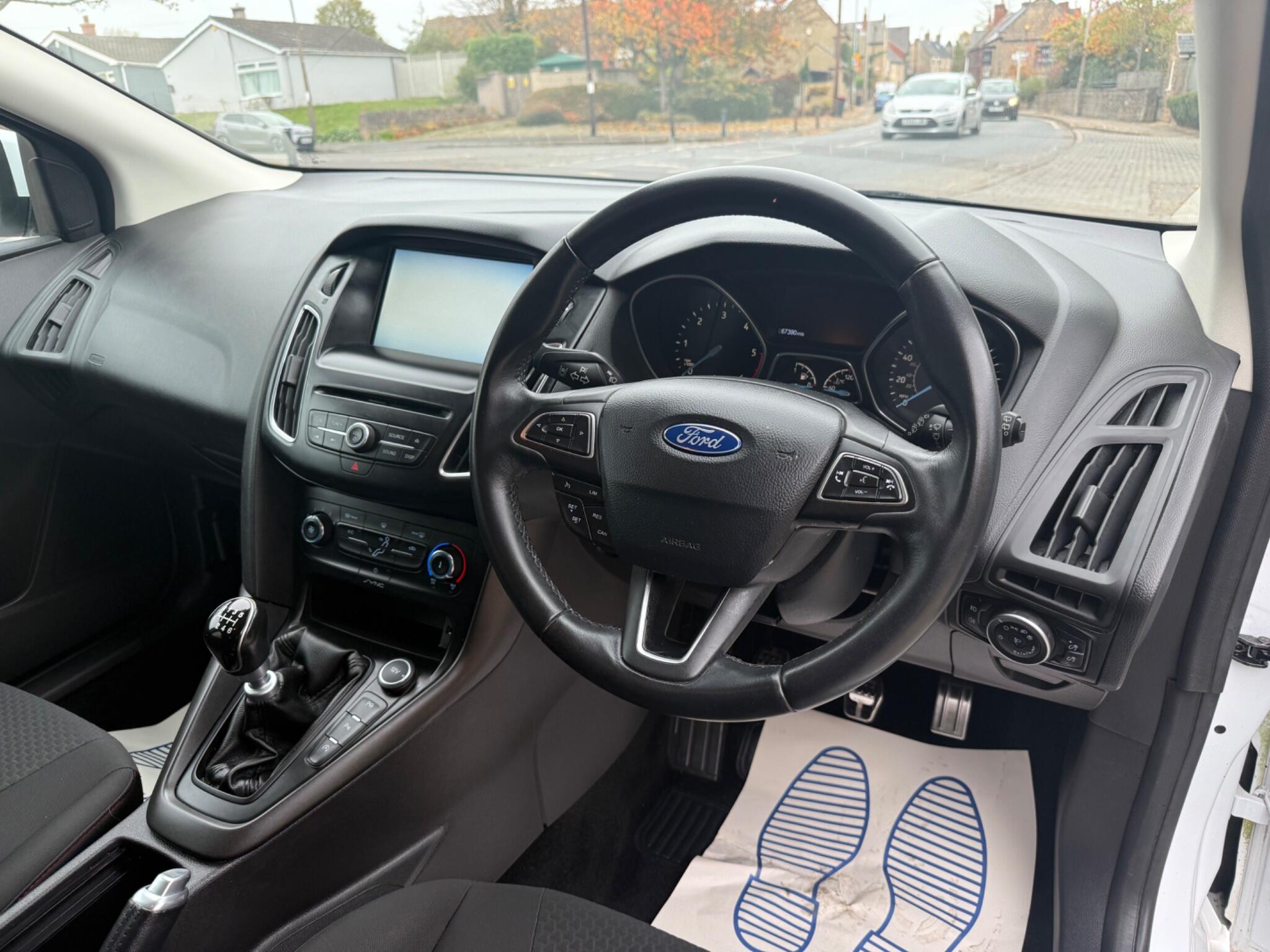 2015 Ford Focus image 15