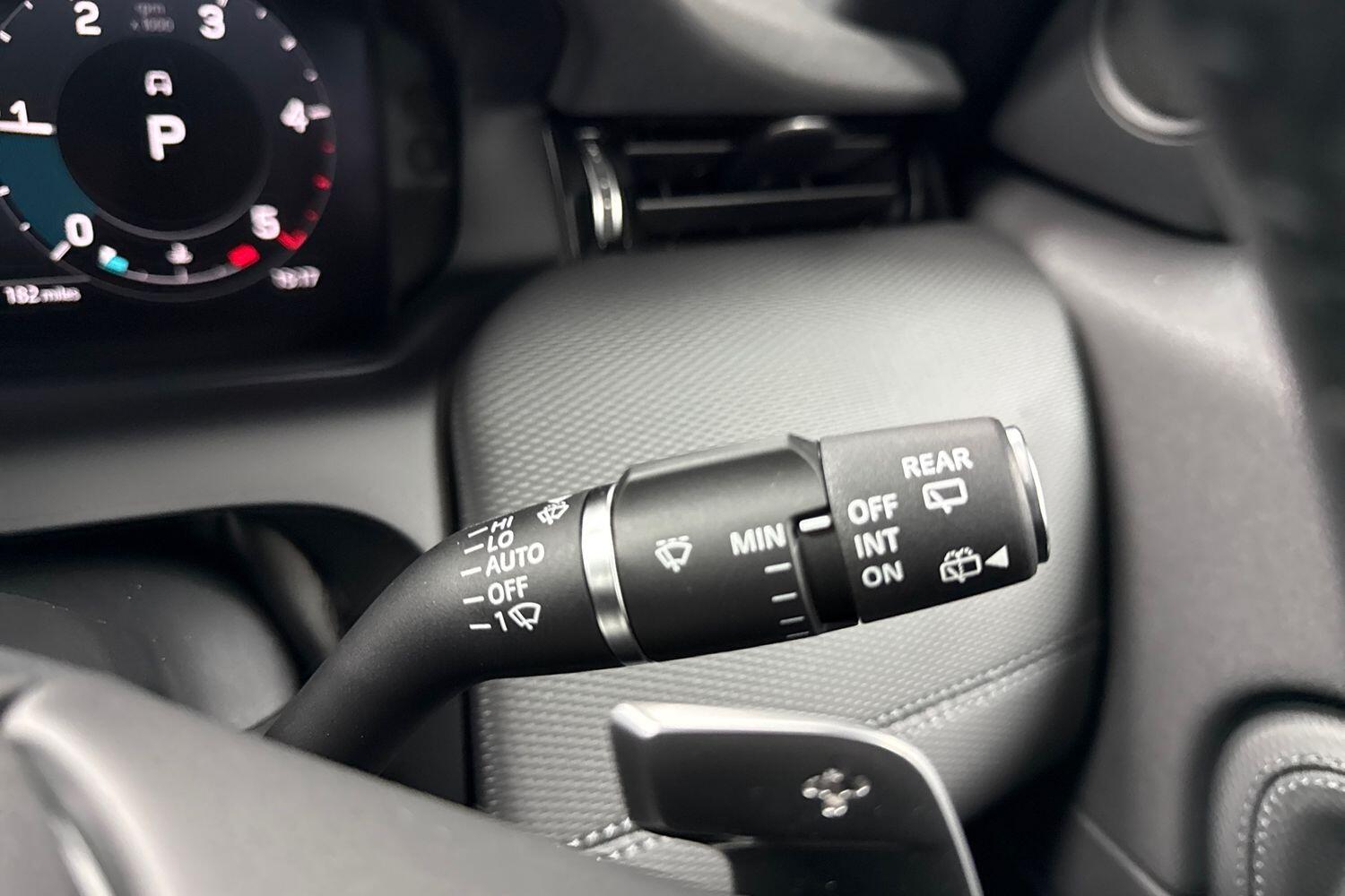 Land Rover Discovery Sport view 27