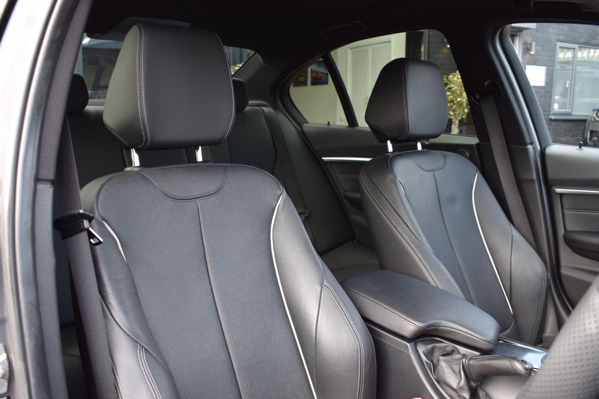 BMW 3 Series view 9