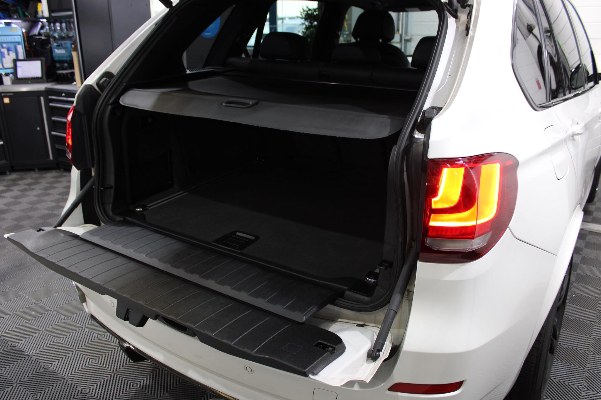 BMW X5 view 12