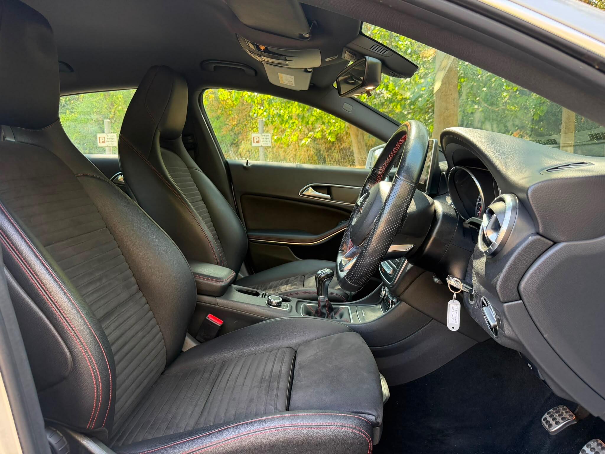 Mercedes-Benz Cla view 11
