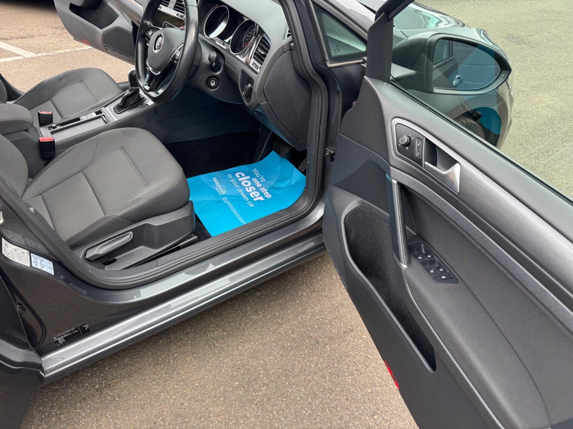Volkswagen Golf view 38