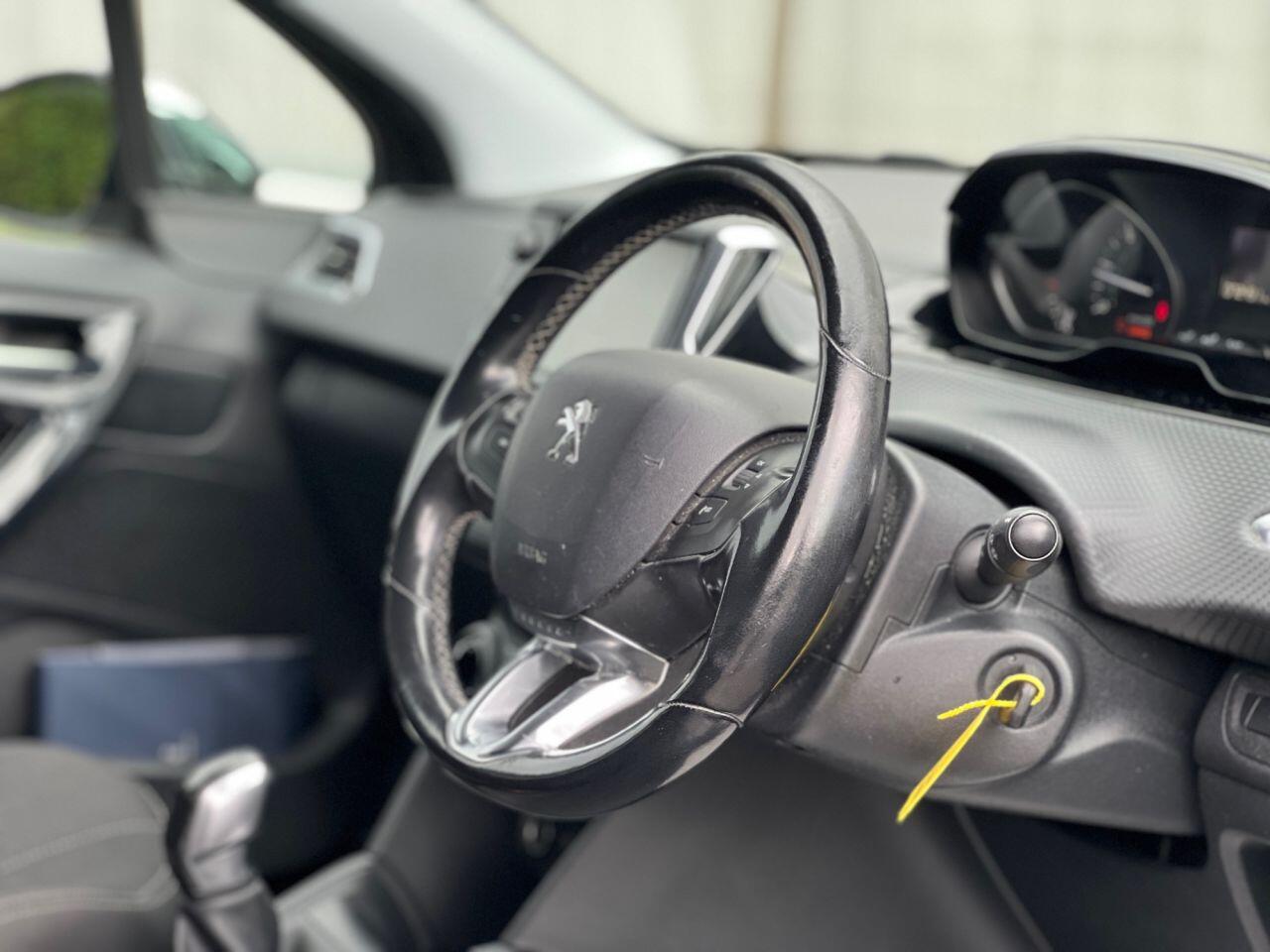 Peugeot 208 view 13