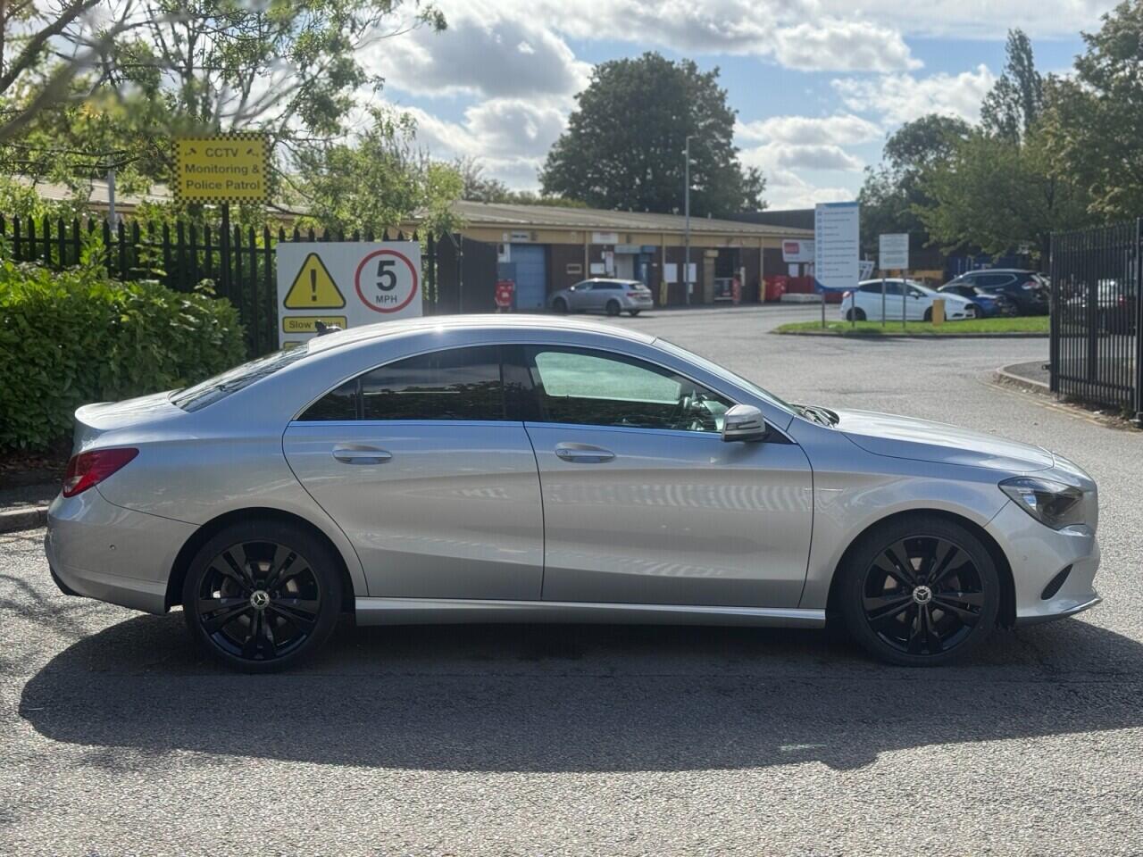 Mercedes-Benz Cla view 8