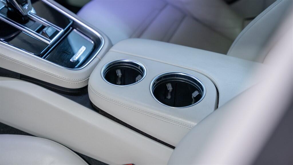 Porsche Panamera view 50