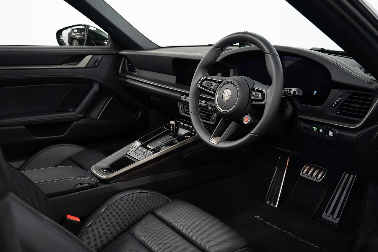 Porsche 911 view 10