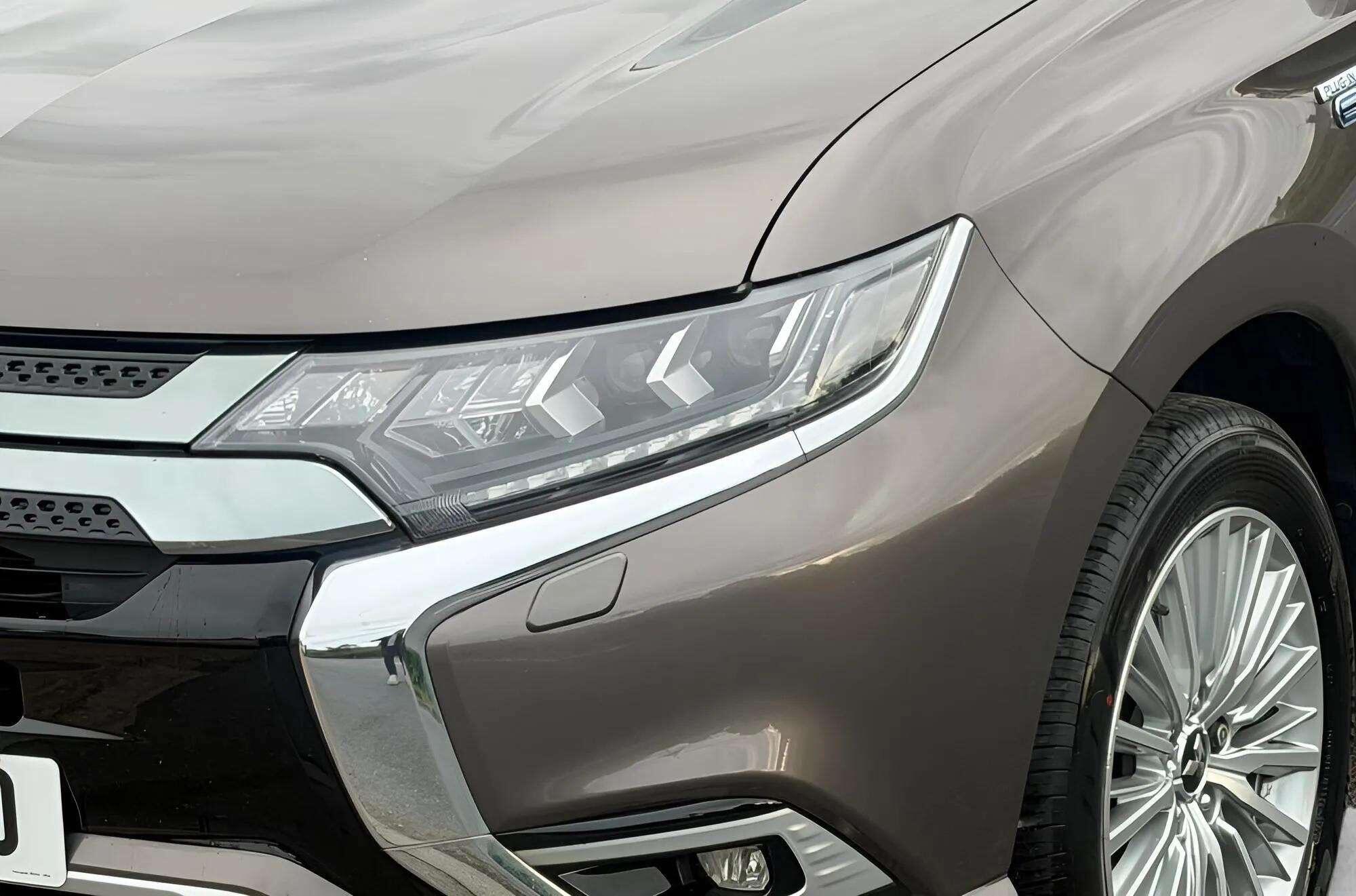 Mitsubishi Outlander view 55
