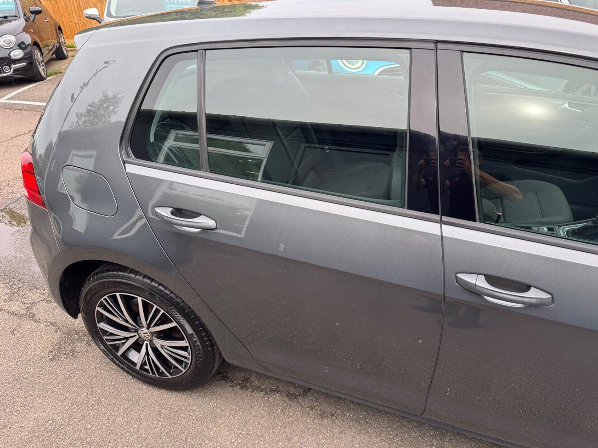 Volkswagen Golf view 20