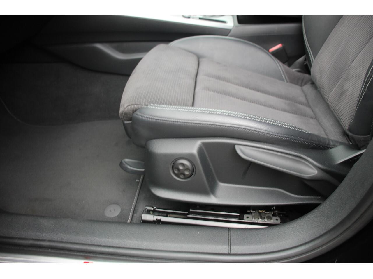 Audi A4 view 18