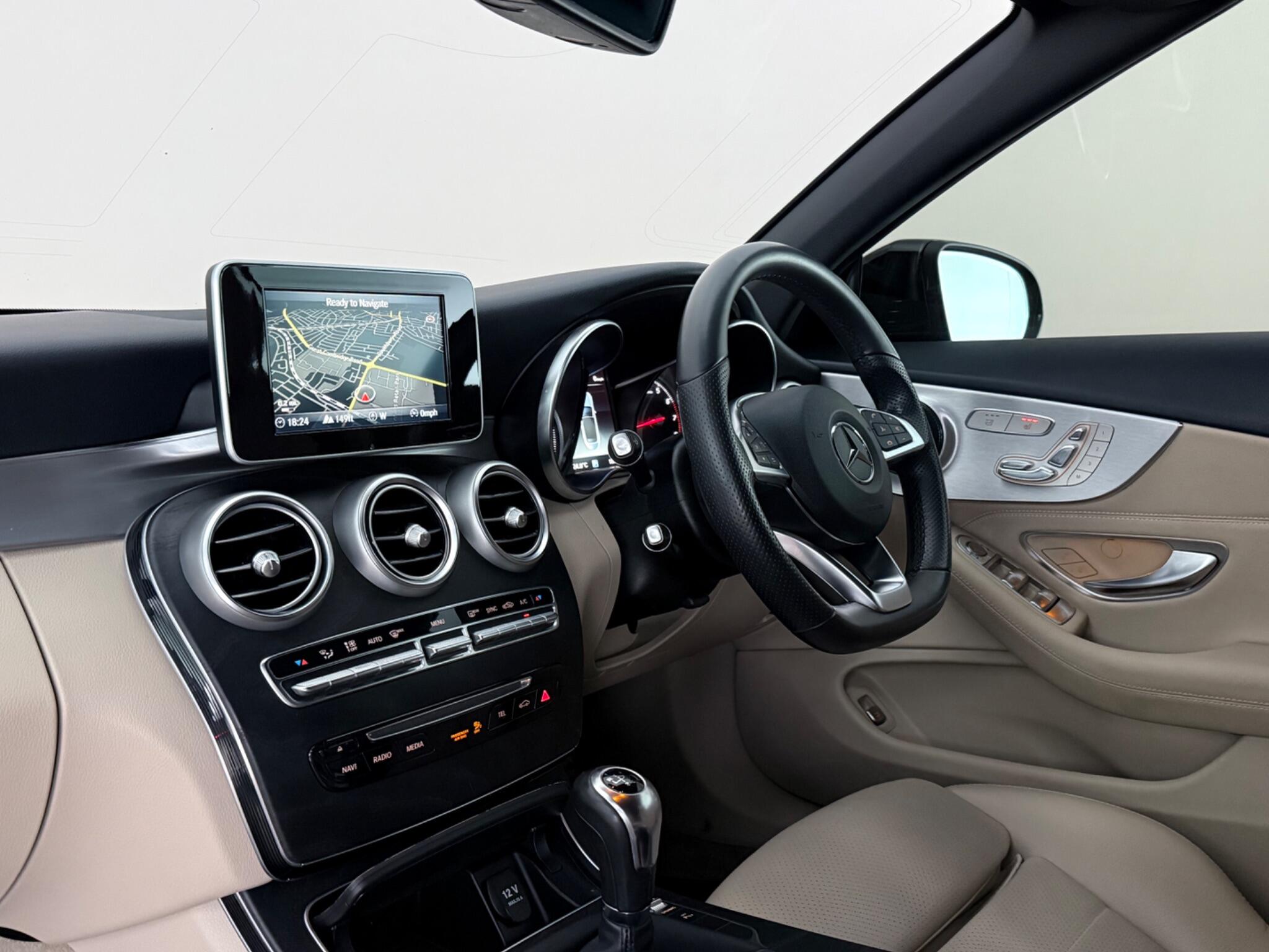 Mercedes-Benz C-Class view 4