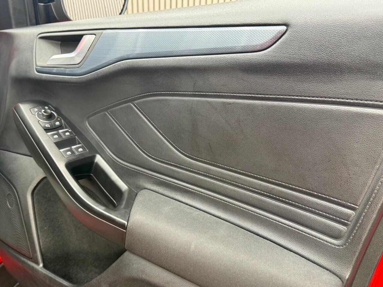 Ford Focus view 9