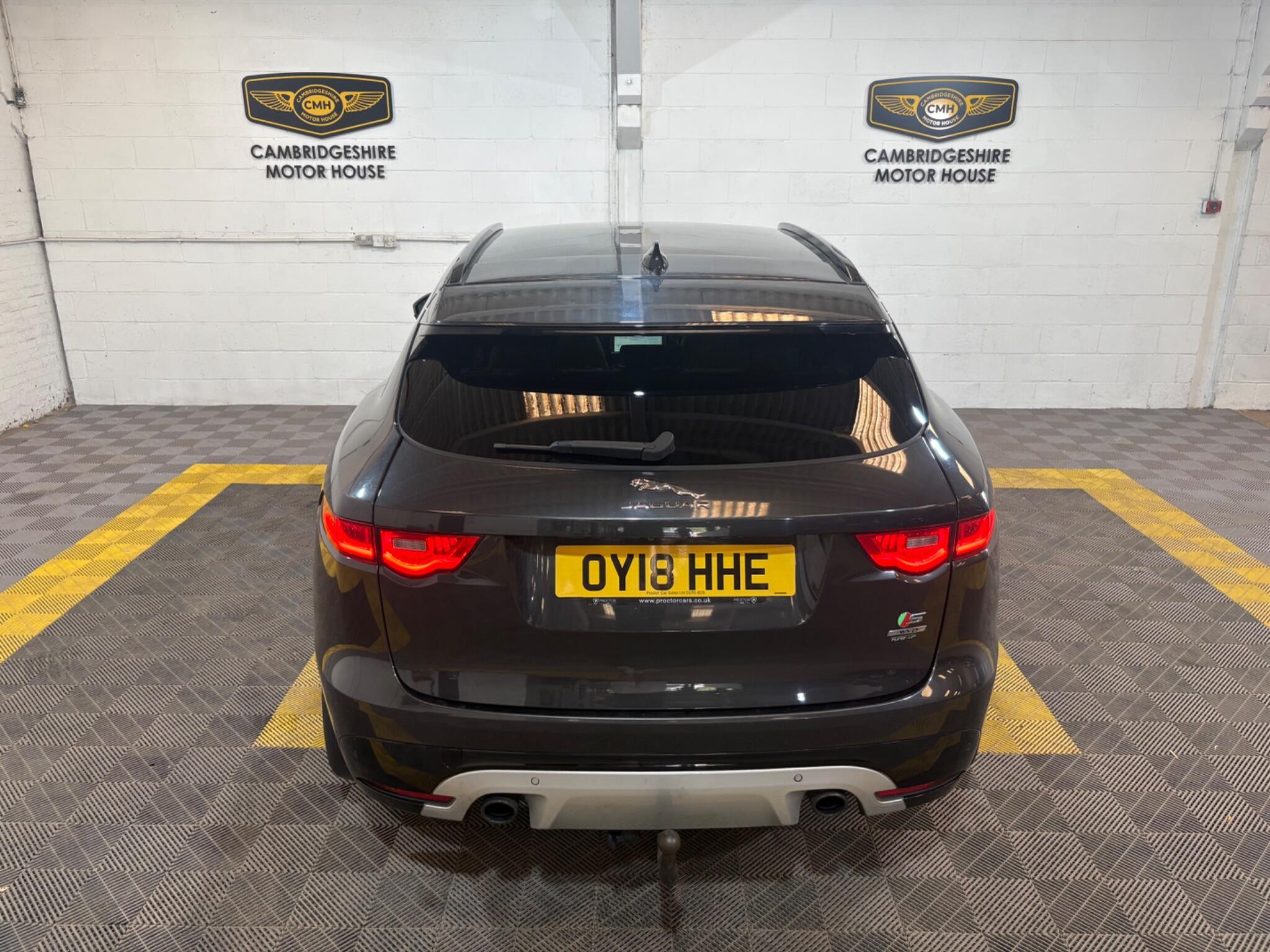 Jaguar F-Pace view 10
