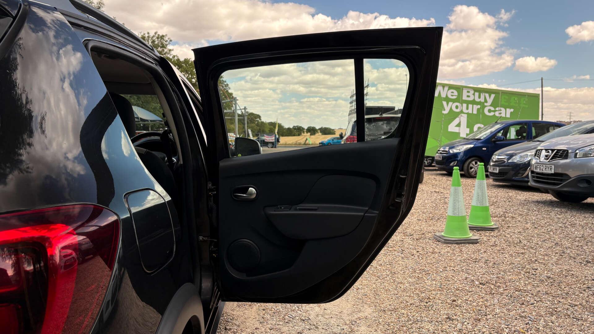 Dacia Sandero view 35