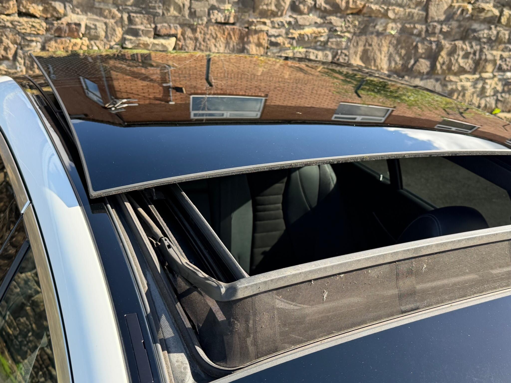 Mercedes-Benz E-Class view 9
