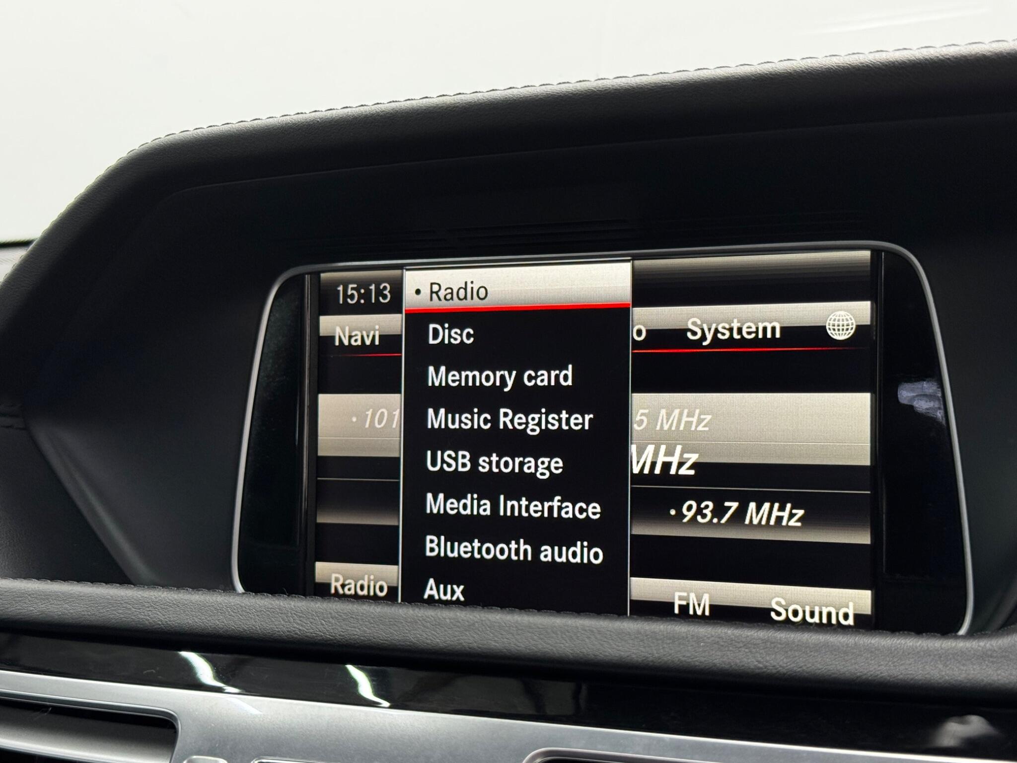 Mercedes-Benz E-Class view 38