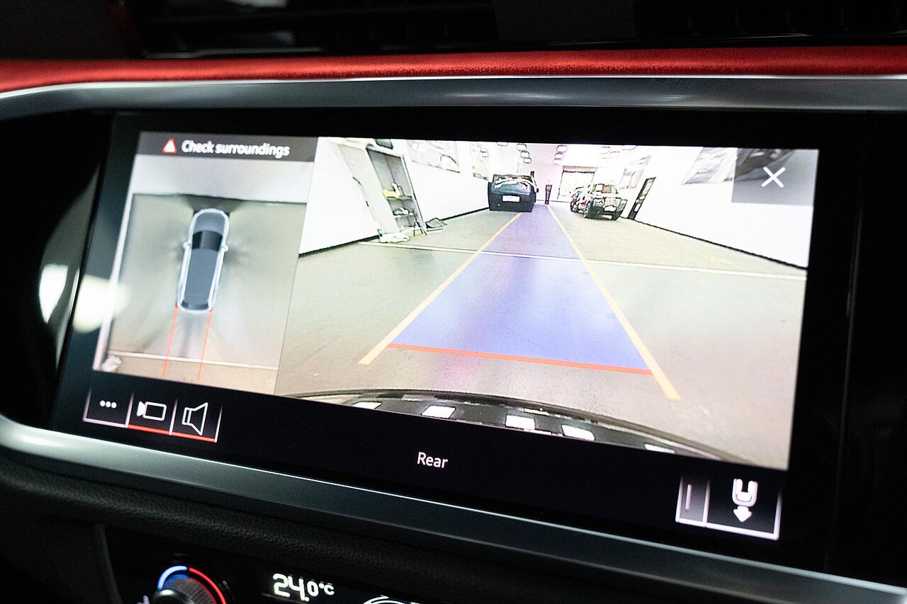 Audi RS Q3 view 14