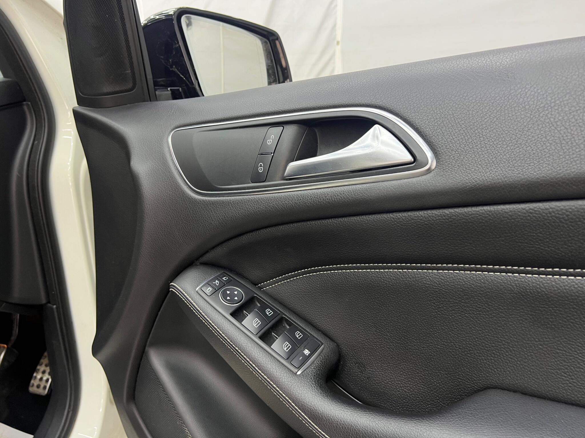 Mercedes-Benz B Class view 27