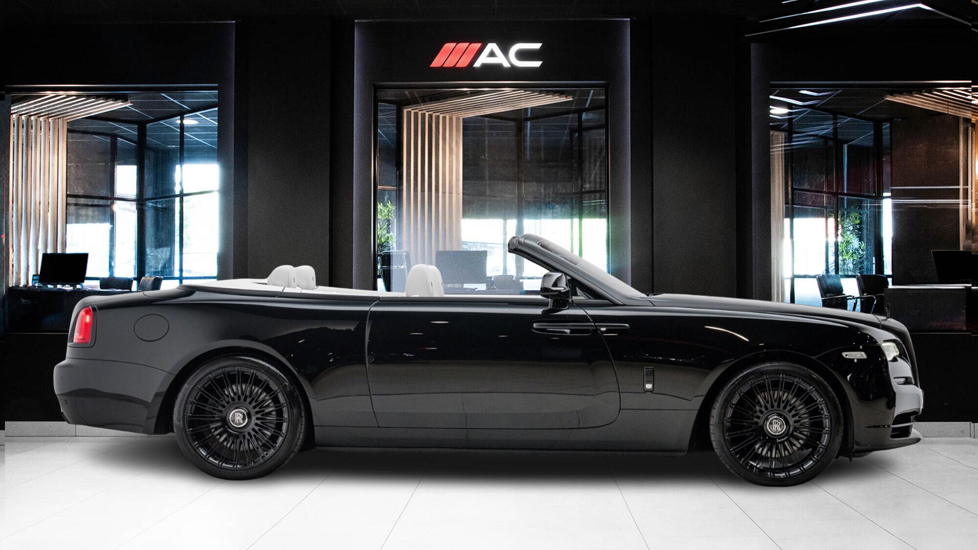 Rolls-Royce Dawn view 5