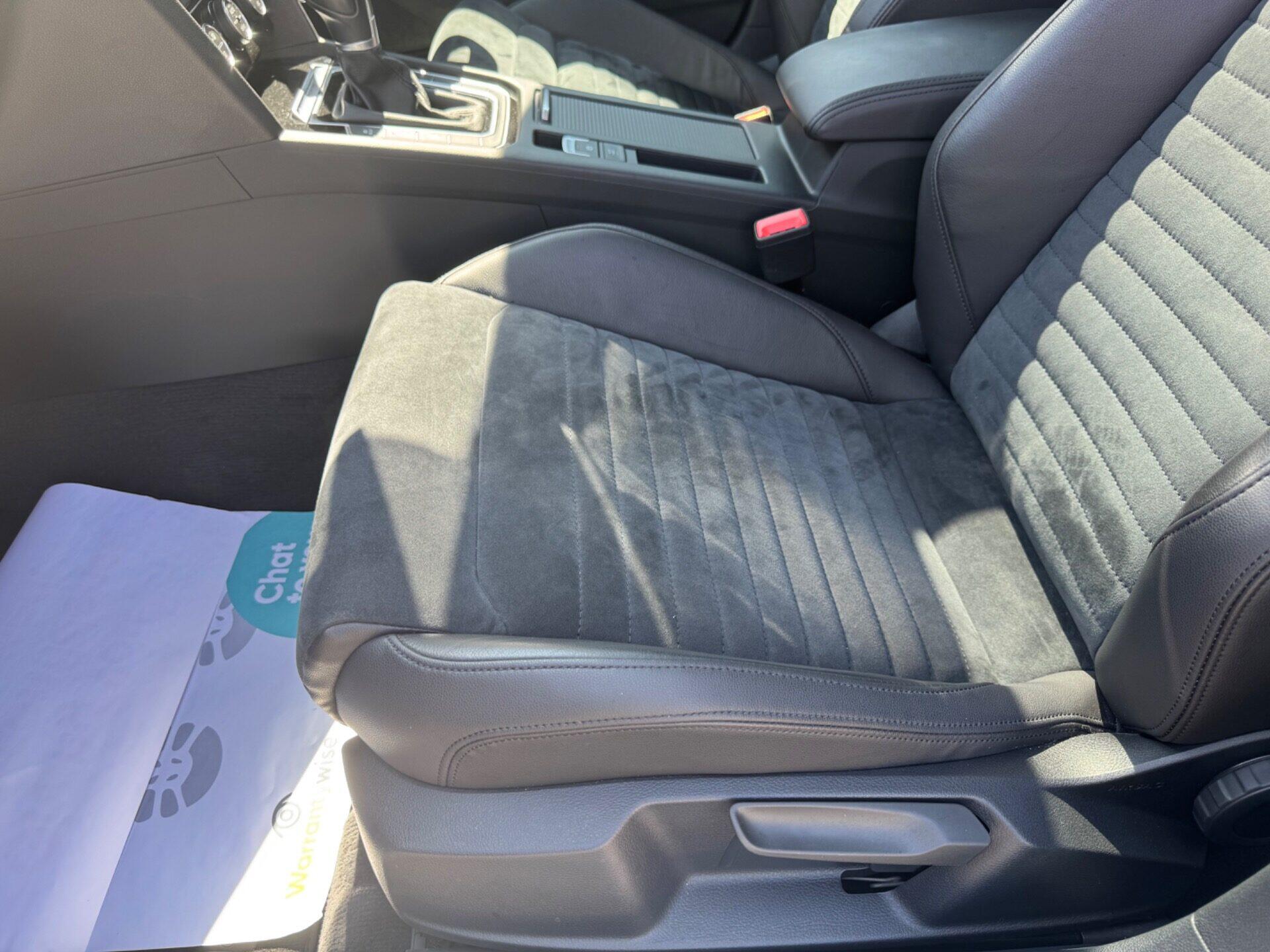 Volkswagen Passat view 41