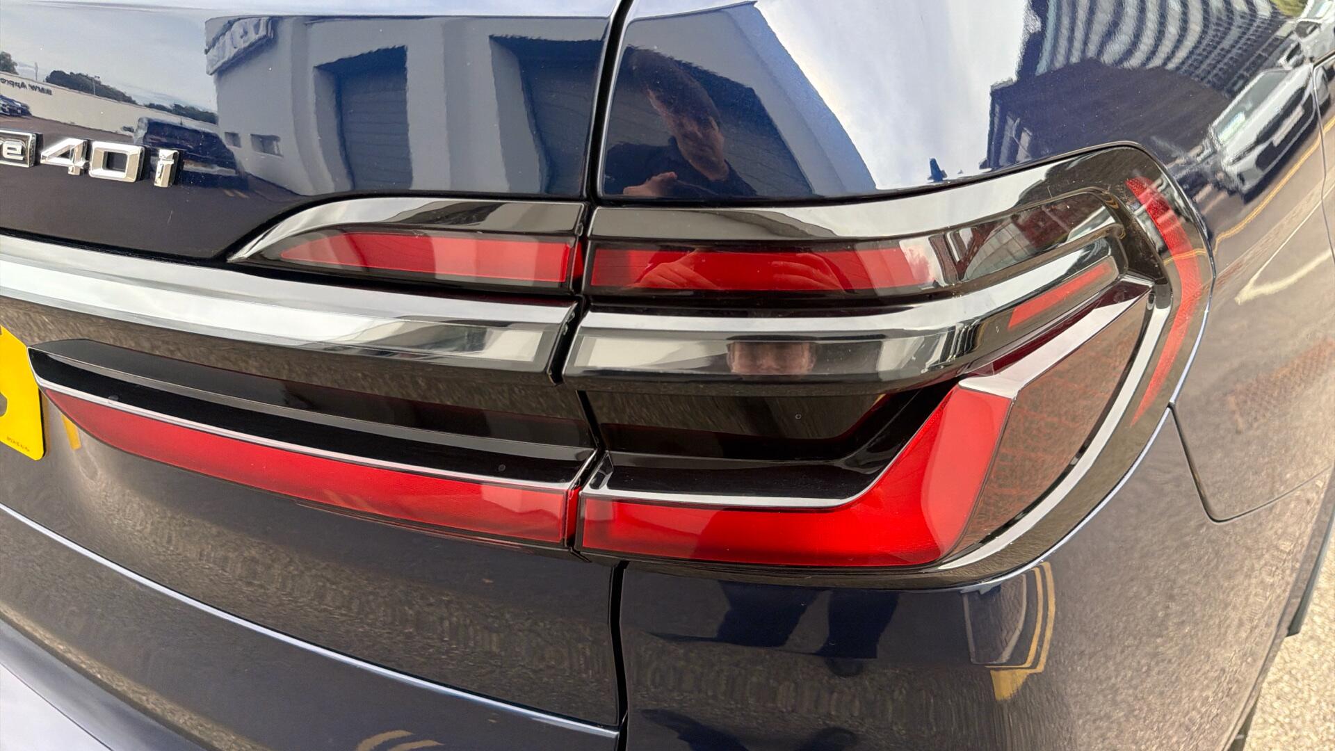 BMW X7 view 21