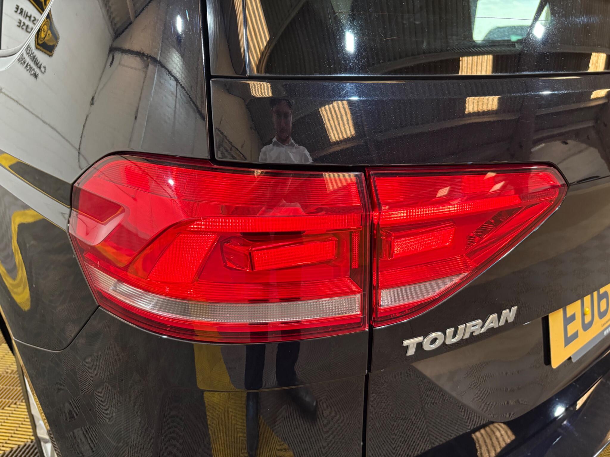 Volkswagen Touran view 85