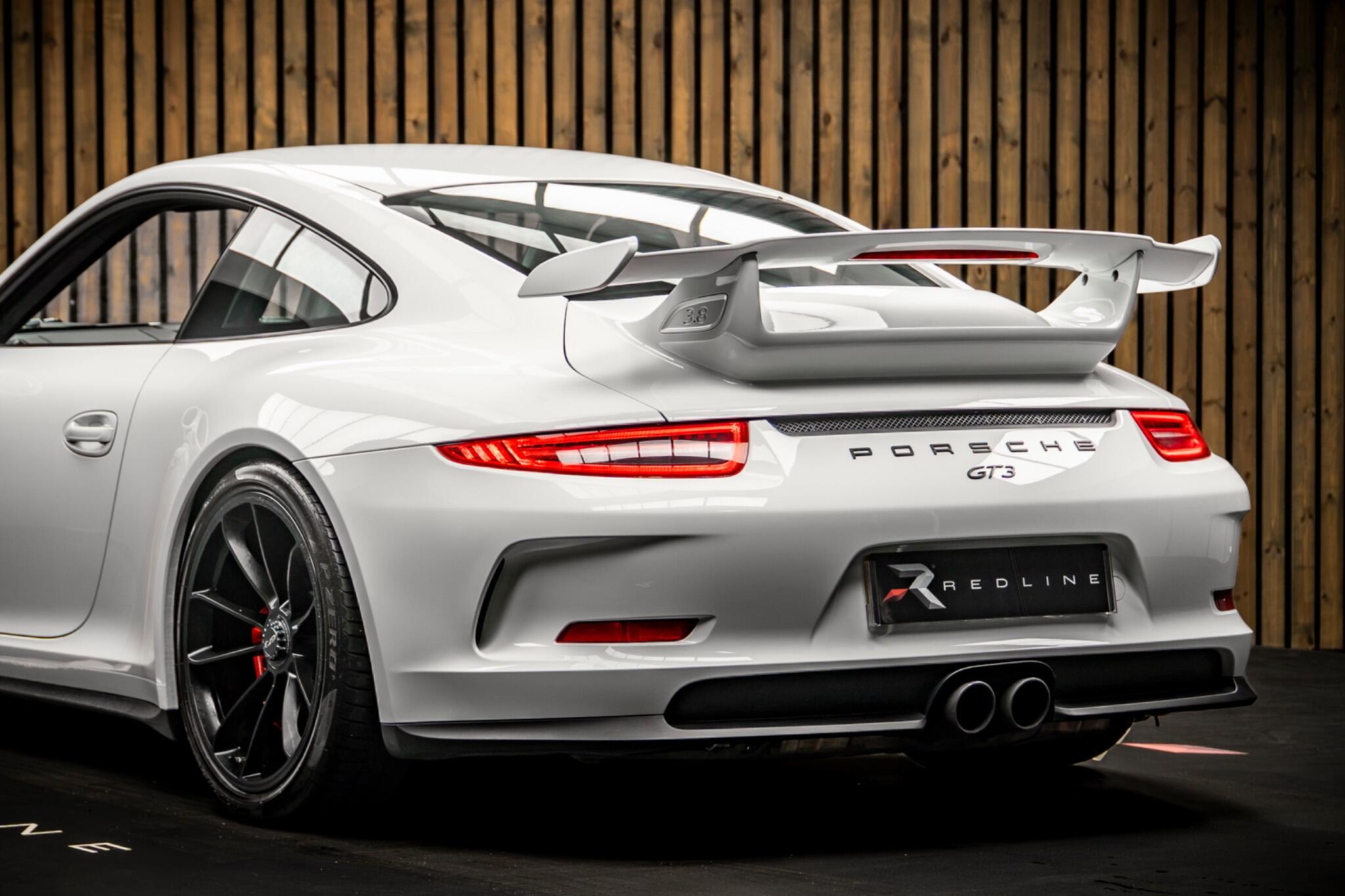 Porsche 911 view 21