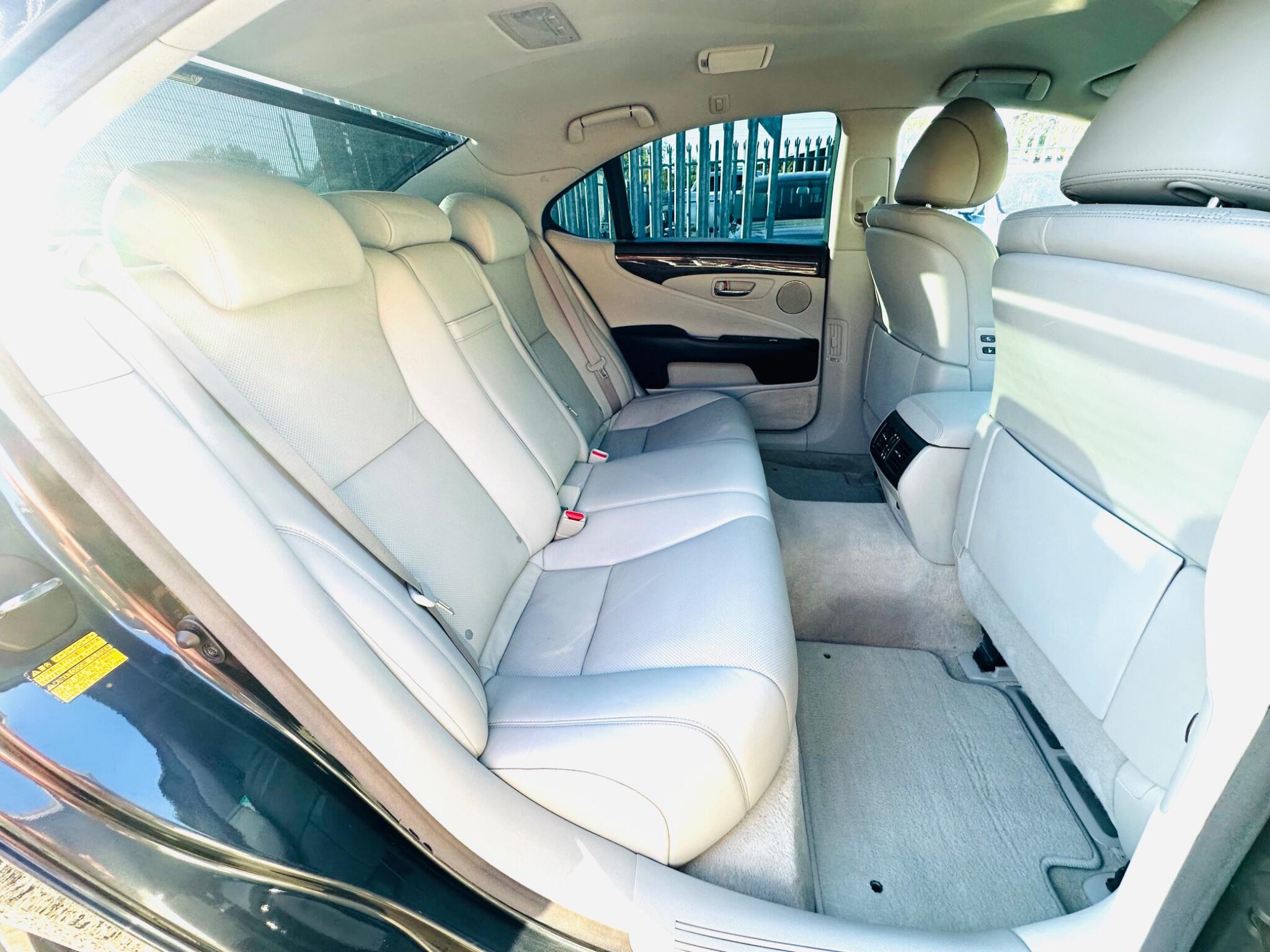 Lexus LS view 58