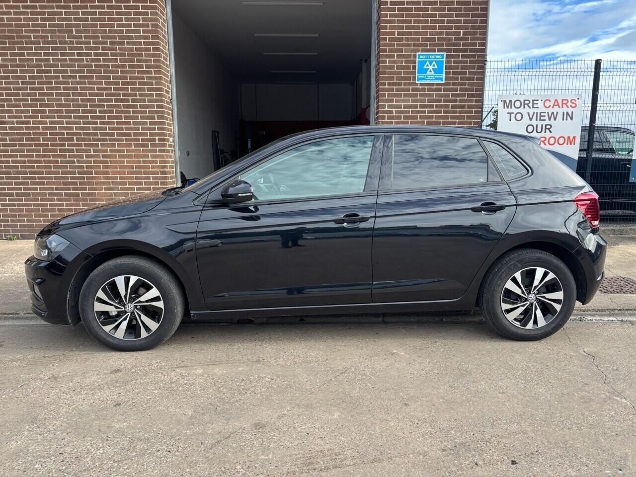 Volkswagen Polo view 4