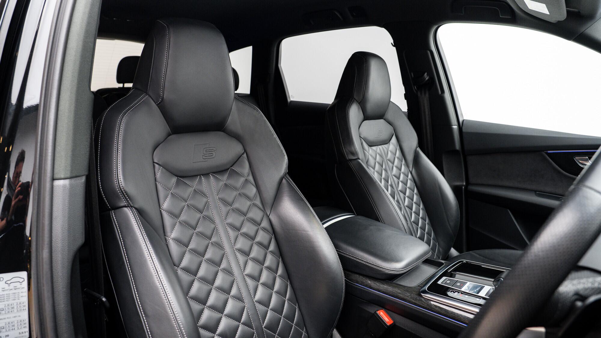 Audi SQ7 view 6