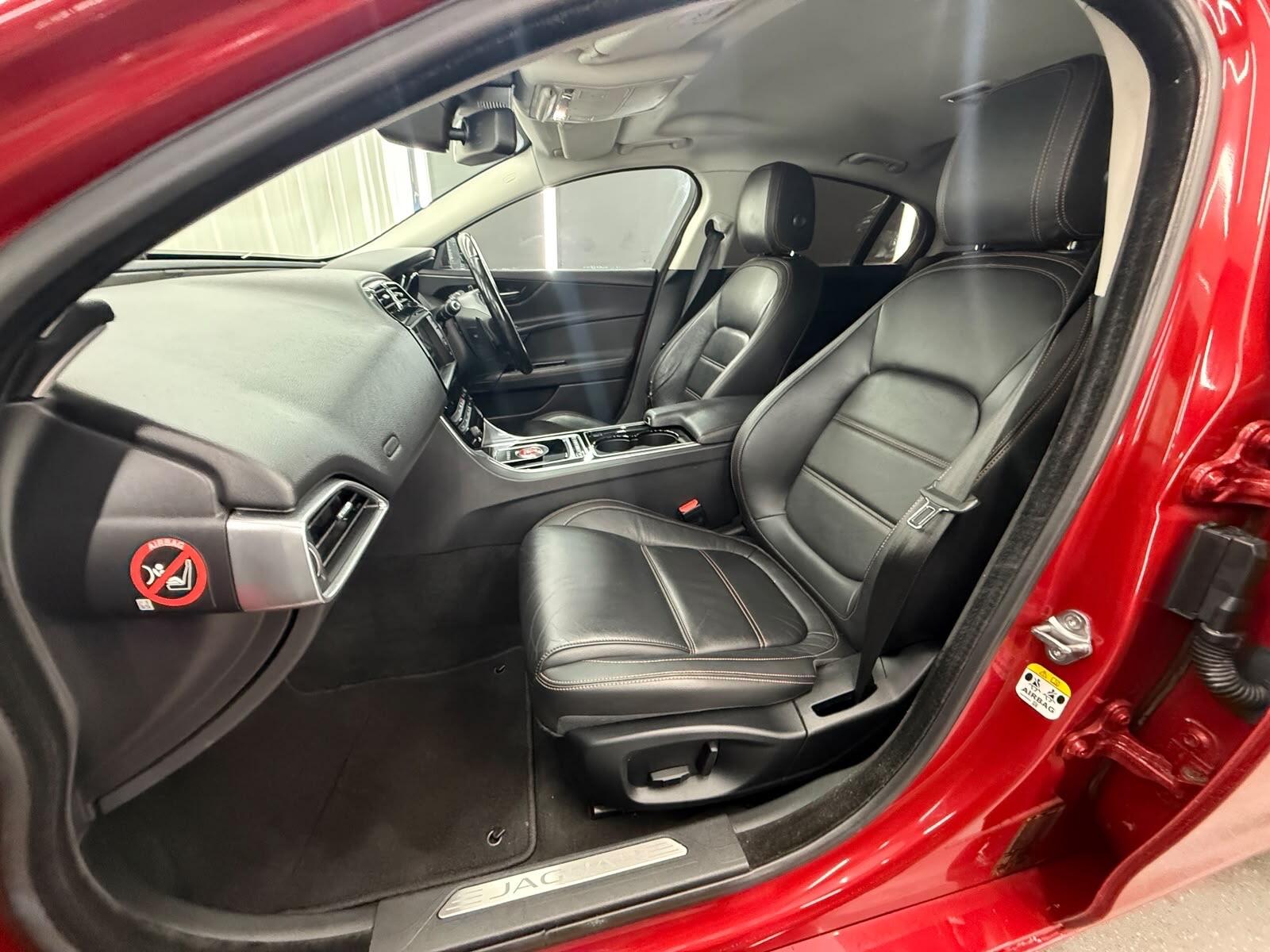 Jaguar Xe view 24