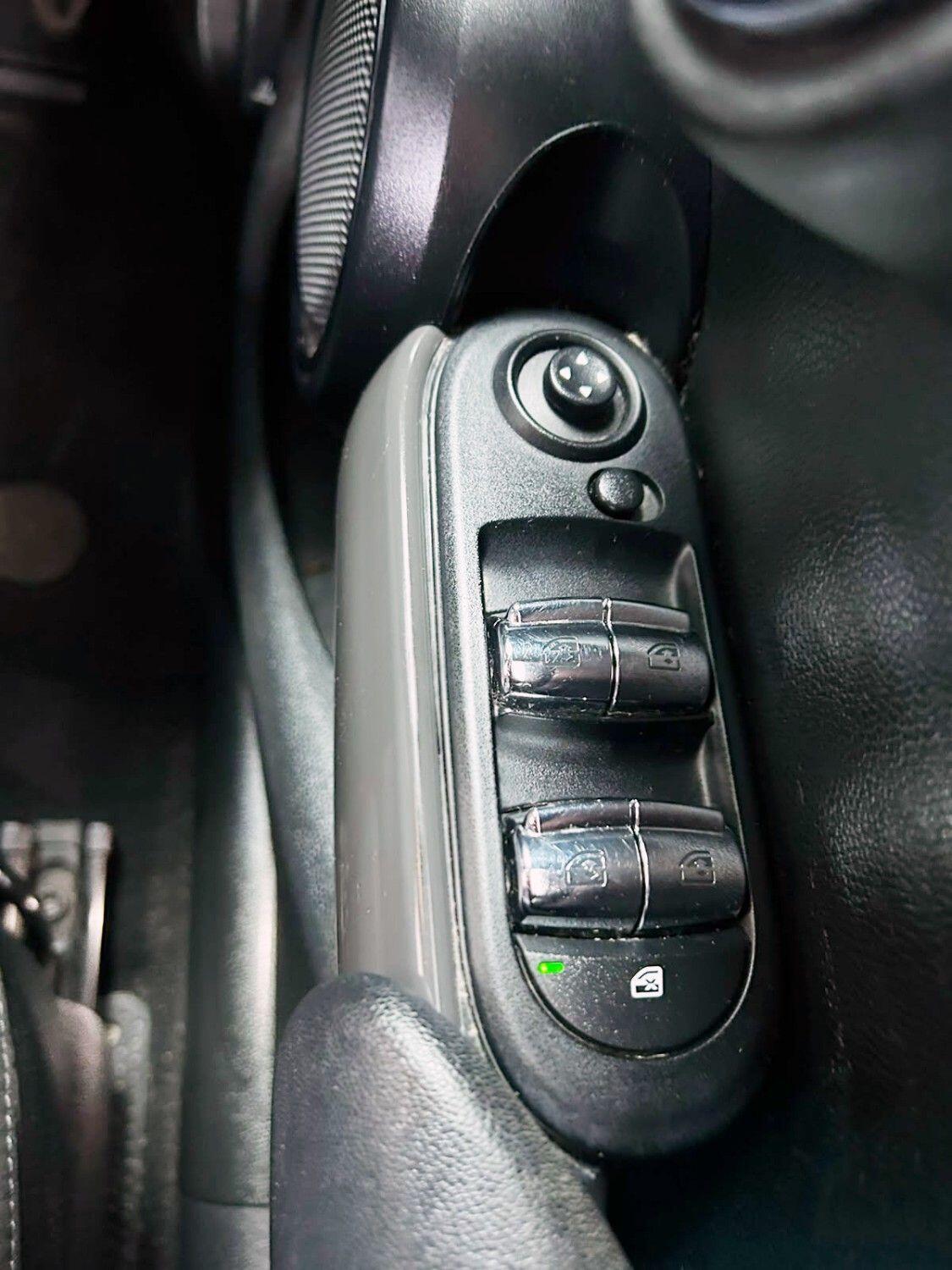Mini Hatch view 20