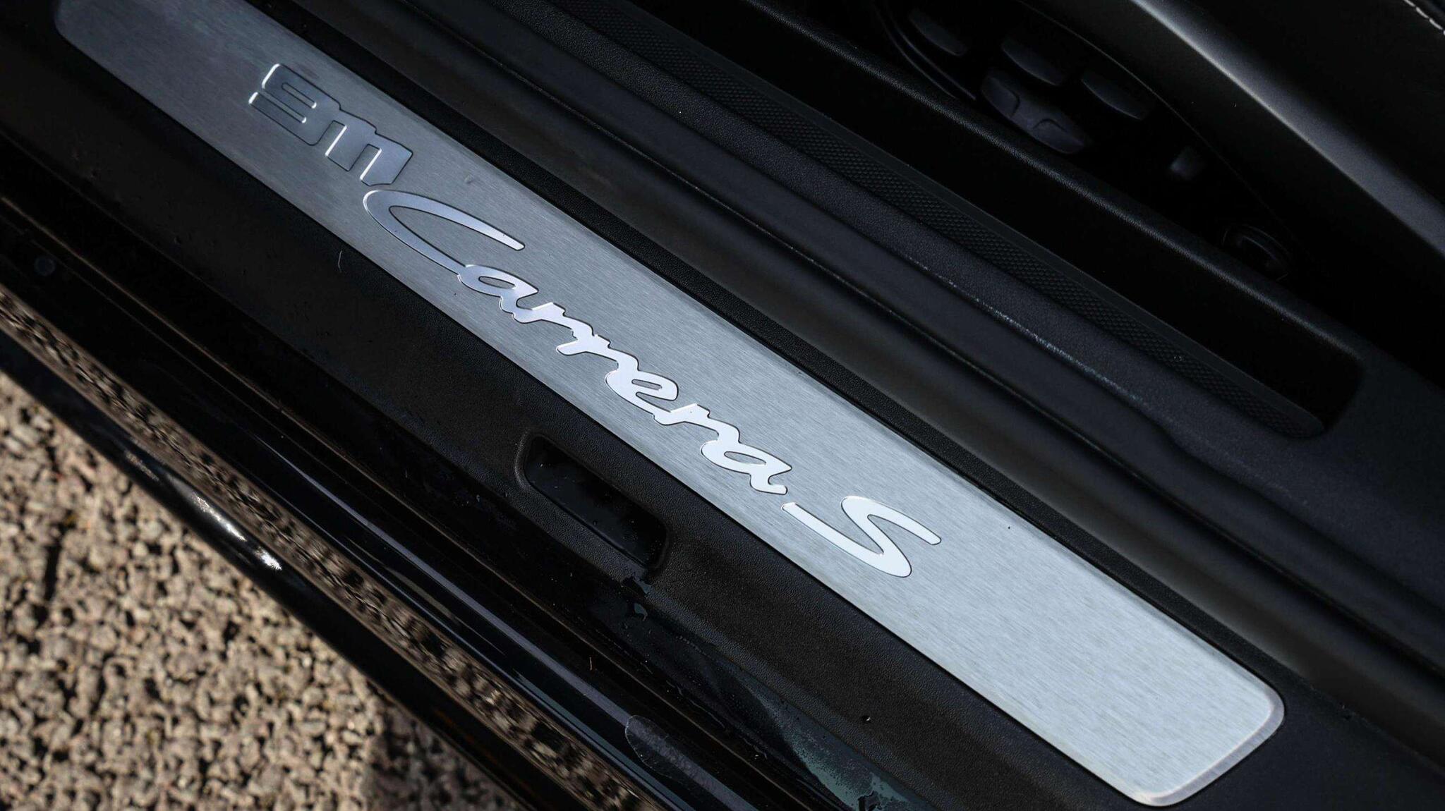 Porsche 911 view 23